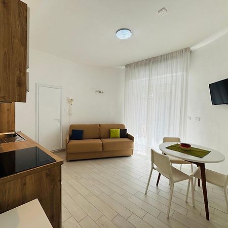 Hotel Iride Suite & Breakfast- Ideale Per Famiglie E Coppie Riccione Exteriör bild