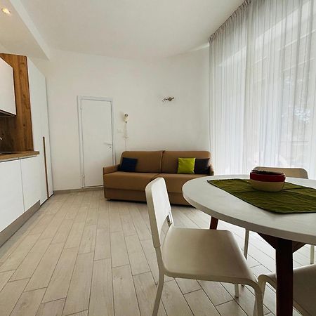 Hotel Iride Suite & Breakfast- Ideale Per Famiglie E Coppie Riccione Exteriör bild