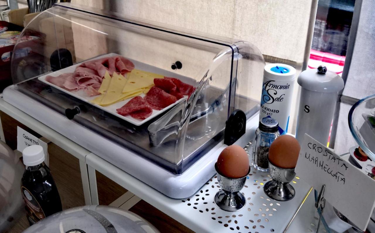 Hotel Iride Suite & Breakfast- Ideale Per Famiglie E Coppie Riccione Exteriör bild