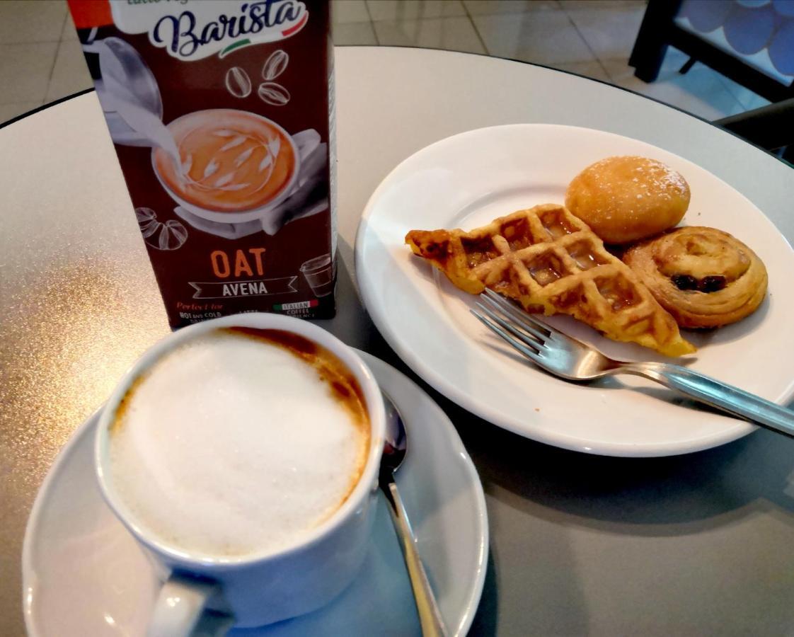 Hotel Iride Suite & Breakfast- Ideale Per Famiglie E Coppie Riccione Exteriör bild