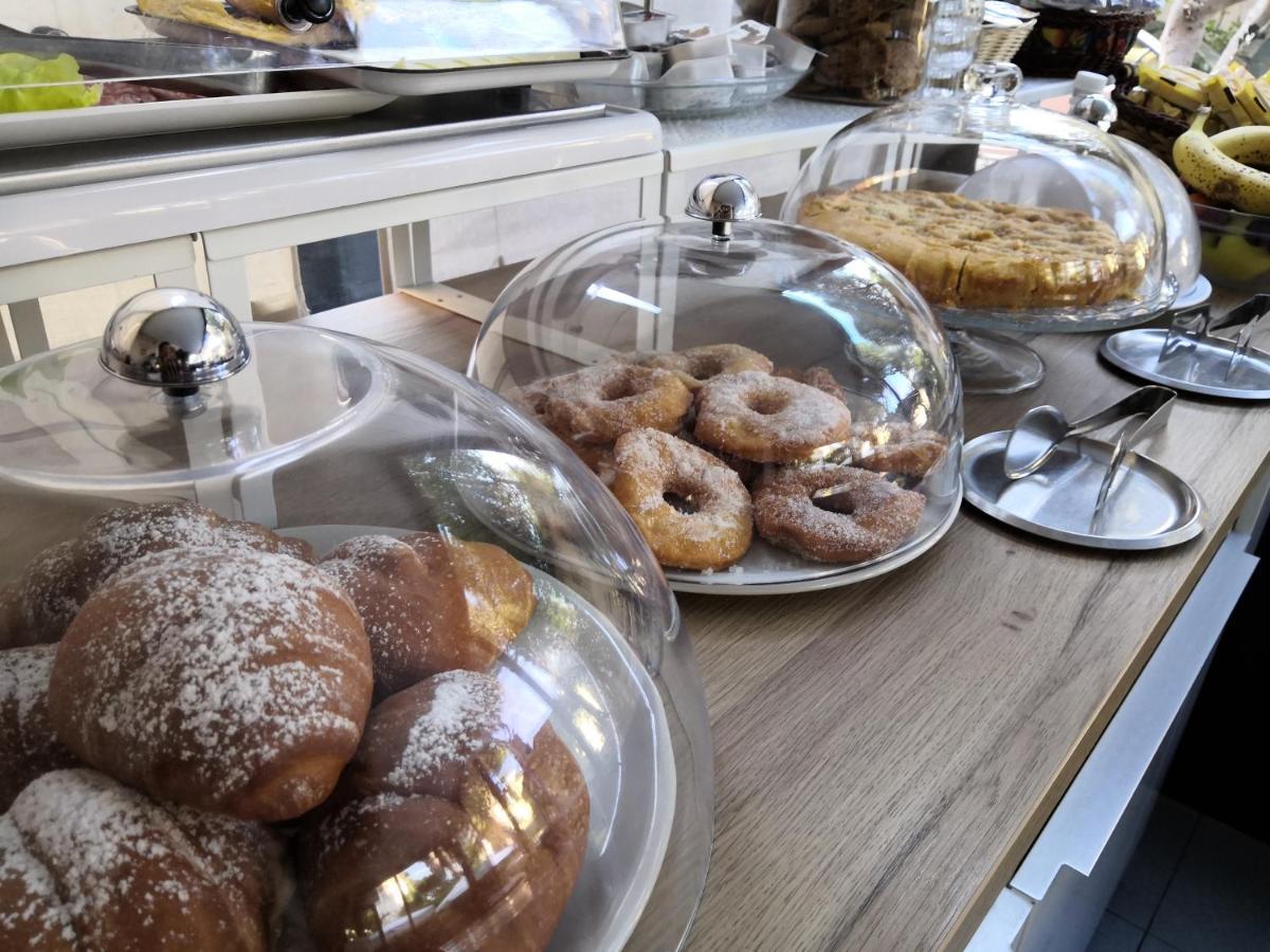 Hotel Iride Suite & Breakfast- Ideale Per Famiglie E Coppie Riccione Exteriör bild