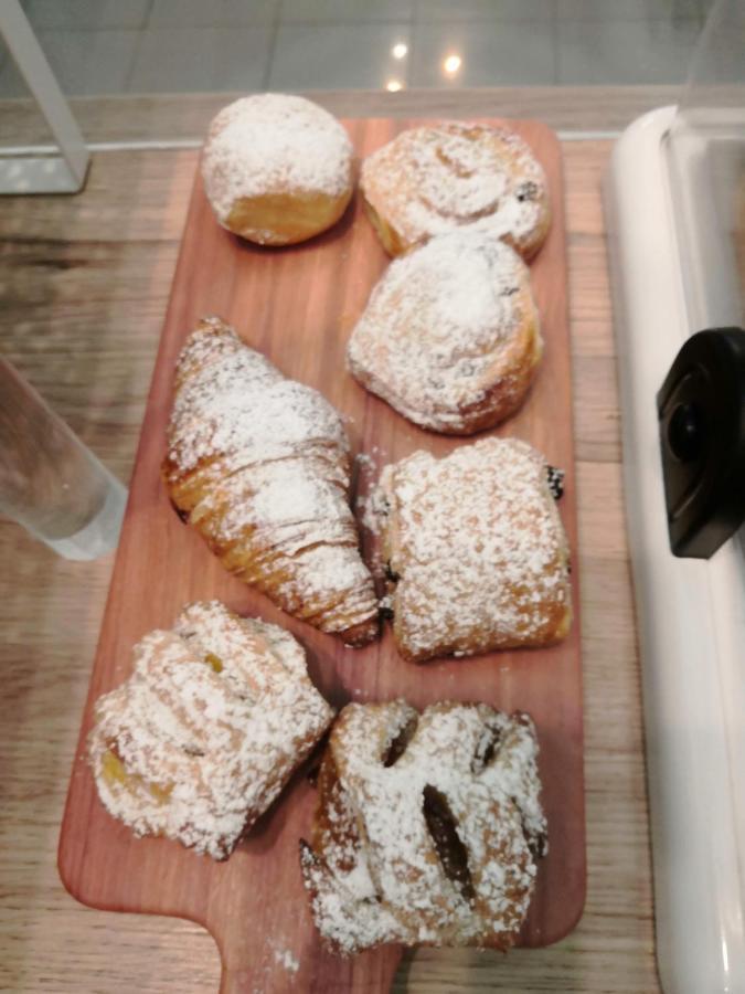 Hotel Iride Suite & Breakfast- Ideale Per Famiglie E Coppie Riccione Exteriör bild