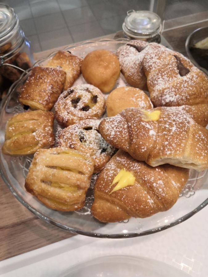 Hotel Iride Suite & Breakfast- Ideale Per Famiglie E Coppie Riccione Exteriör bild