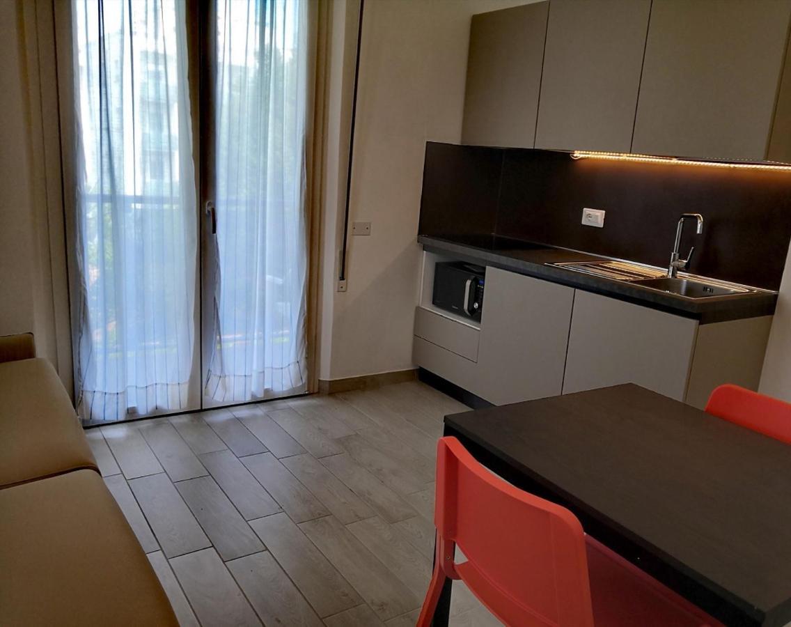 Hotel Iride Suite & Breakfast- Ideale Per Famiglie E Coppie Riccione Exteriör bild