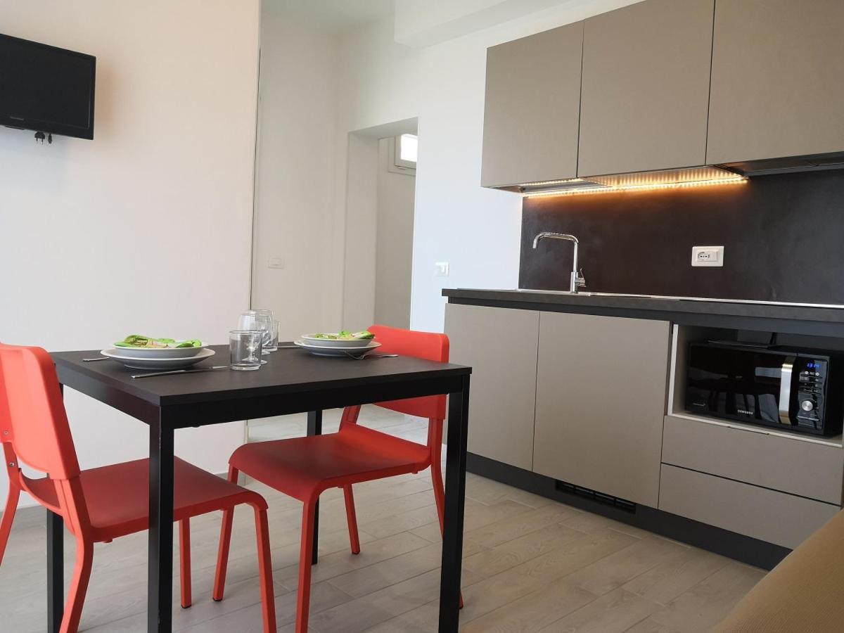 Hotel Iride Suite & Breakfast- Ideale Per Famiglie E Coppie Riccione Exteriör bild