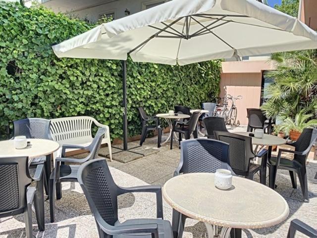 Hotel Iride Suite & Breakfast- Ideale Per Famiglie E Coppie Riccione Exteriör bild