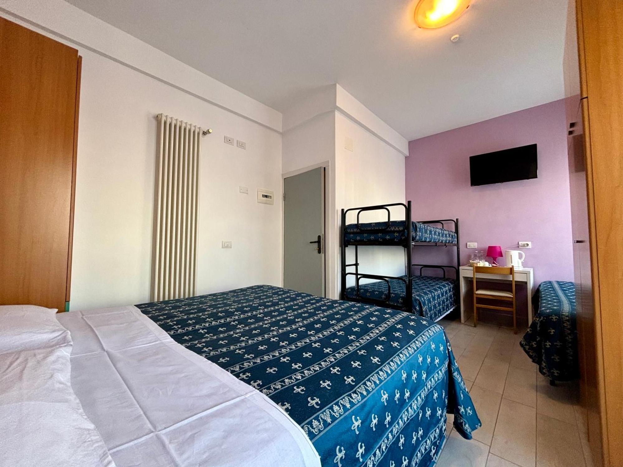 Hotel Iride Suite & Breakfast- Ideale Per Famiglie E Coppie Riccione Exteriör bild