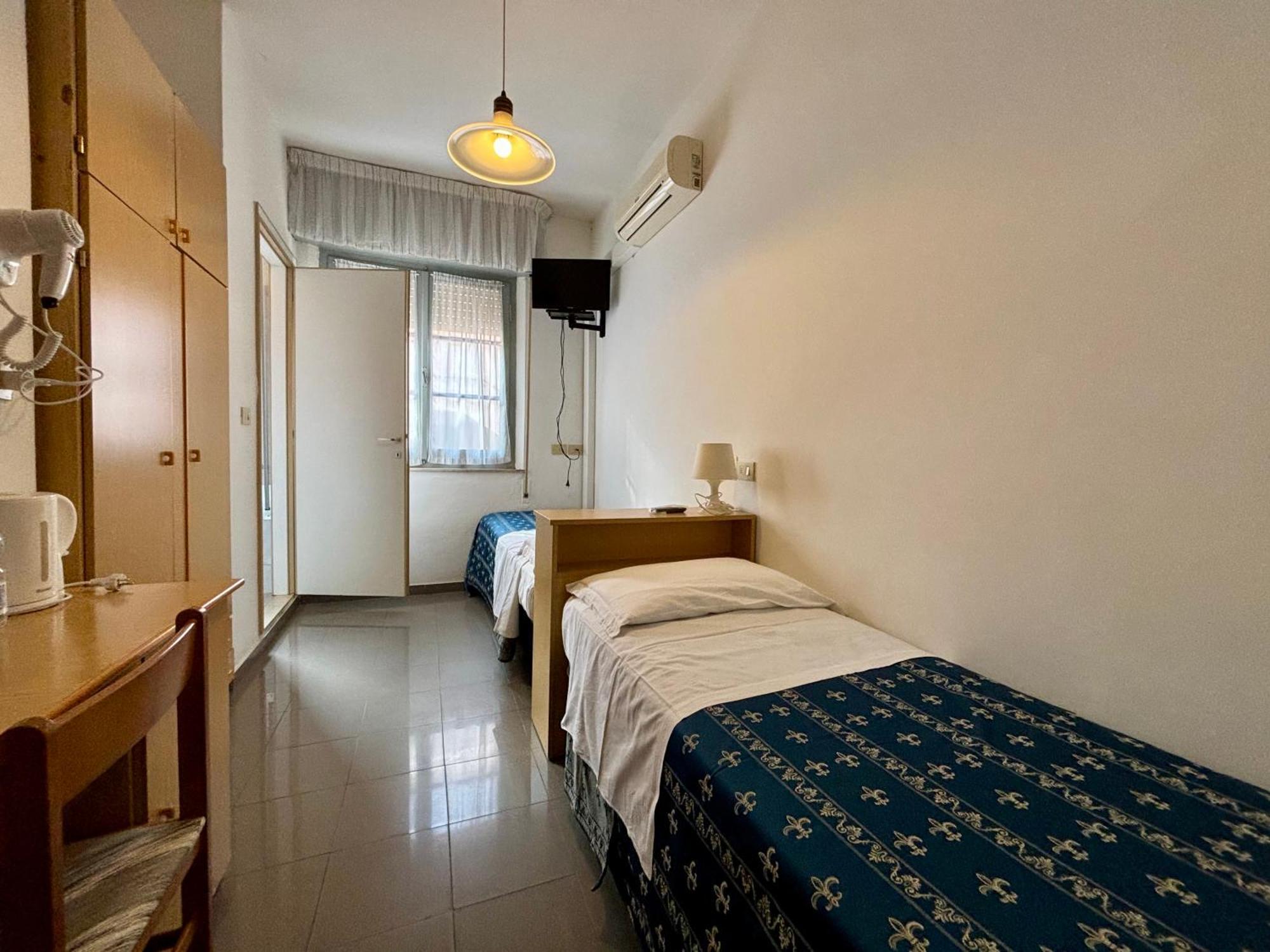 Hotel Iride Suite & Breakfast- Ideale Per Famiglie E Coppie Riccione Exteriör bild