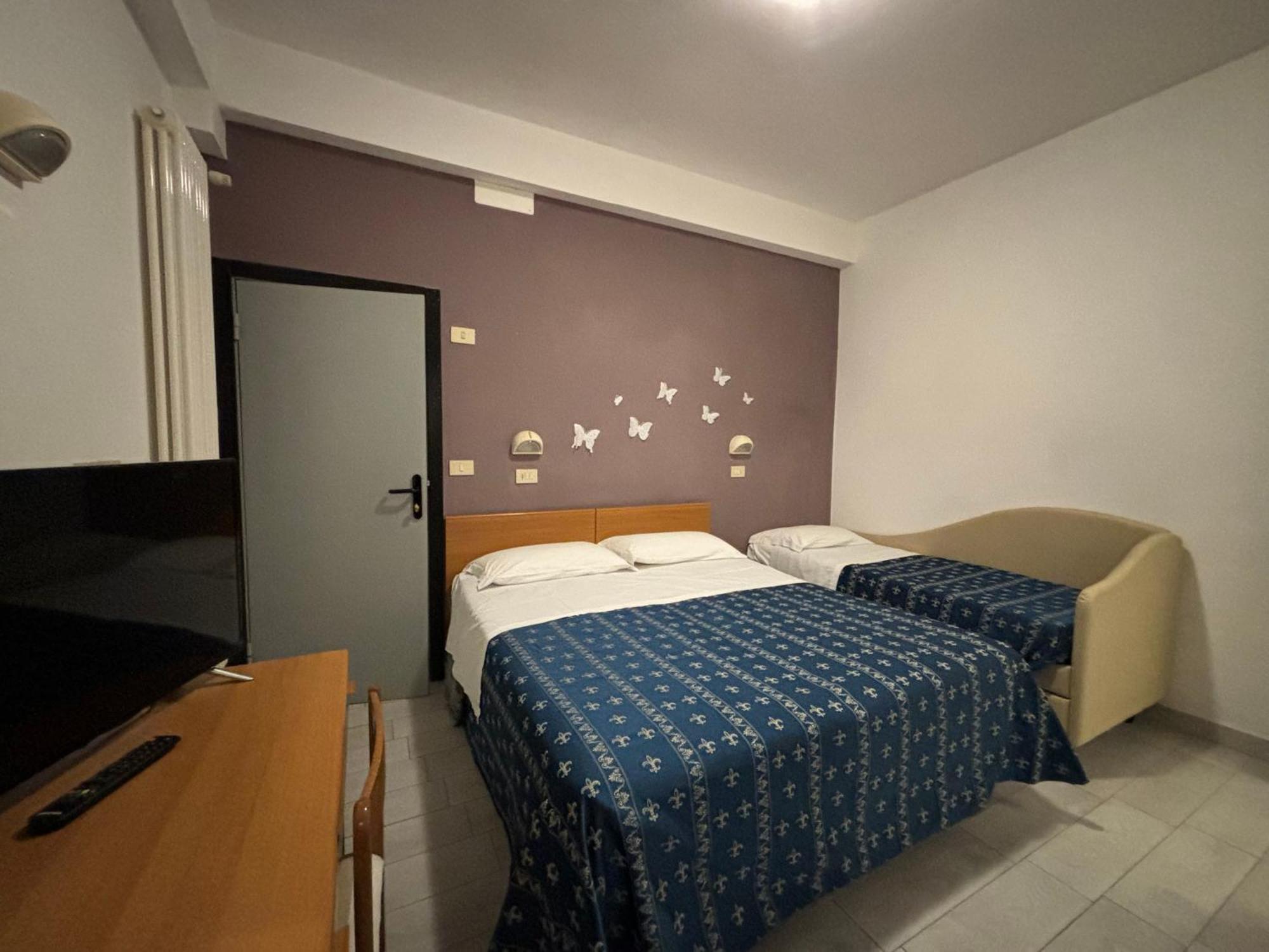 Hotel Iride Suite & Breakfast- Ideale Per Famiglie E Coppie Riccione Exteriör bild