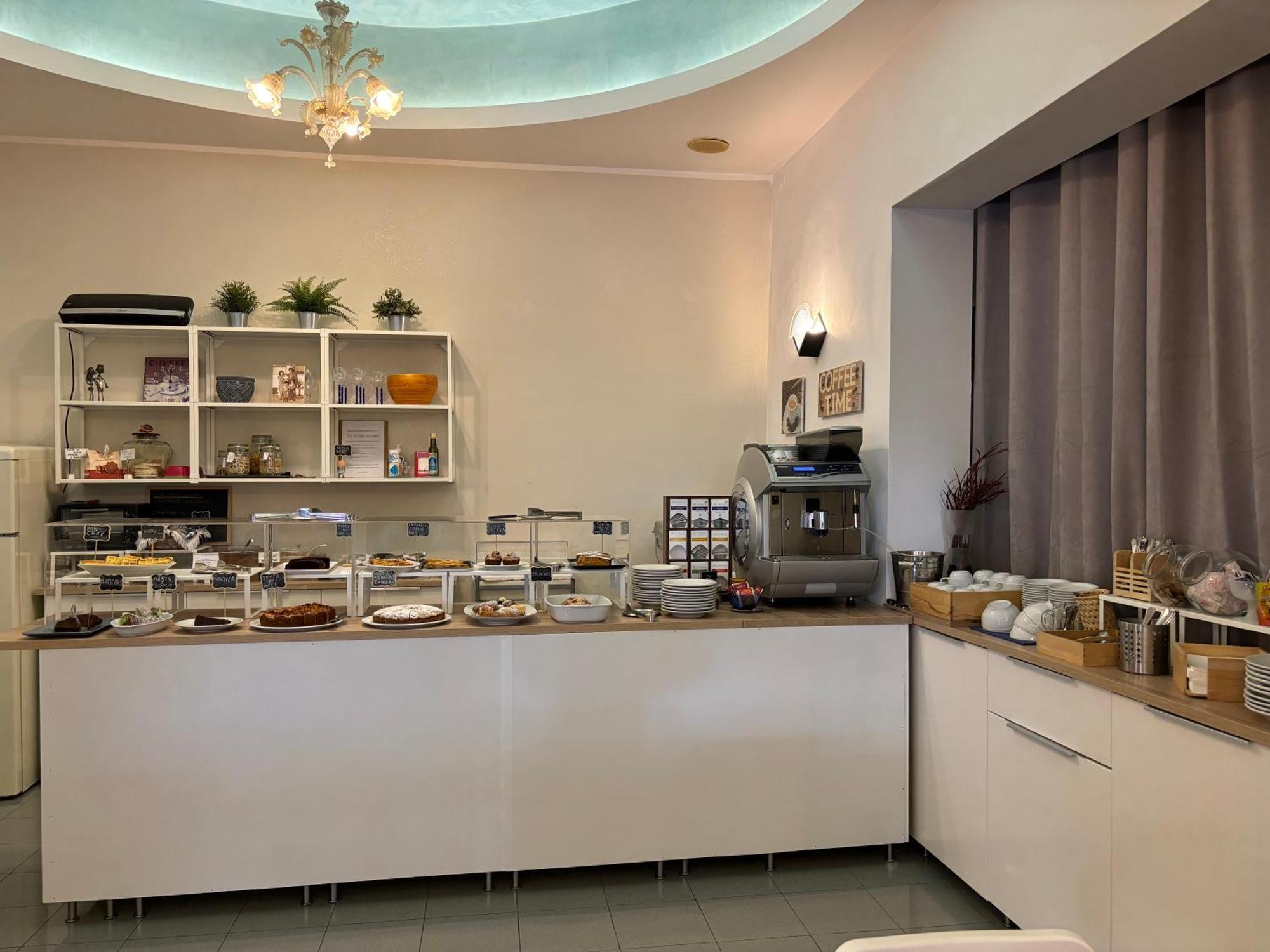 Hotel Iride Suite & Breakfast- Ideale Per Famiglie E Coppie Riccione Exteriör bild