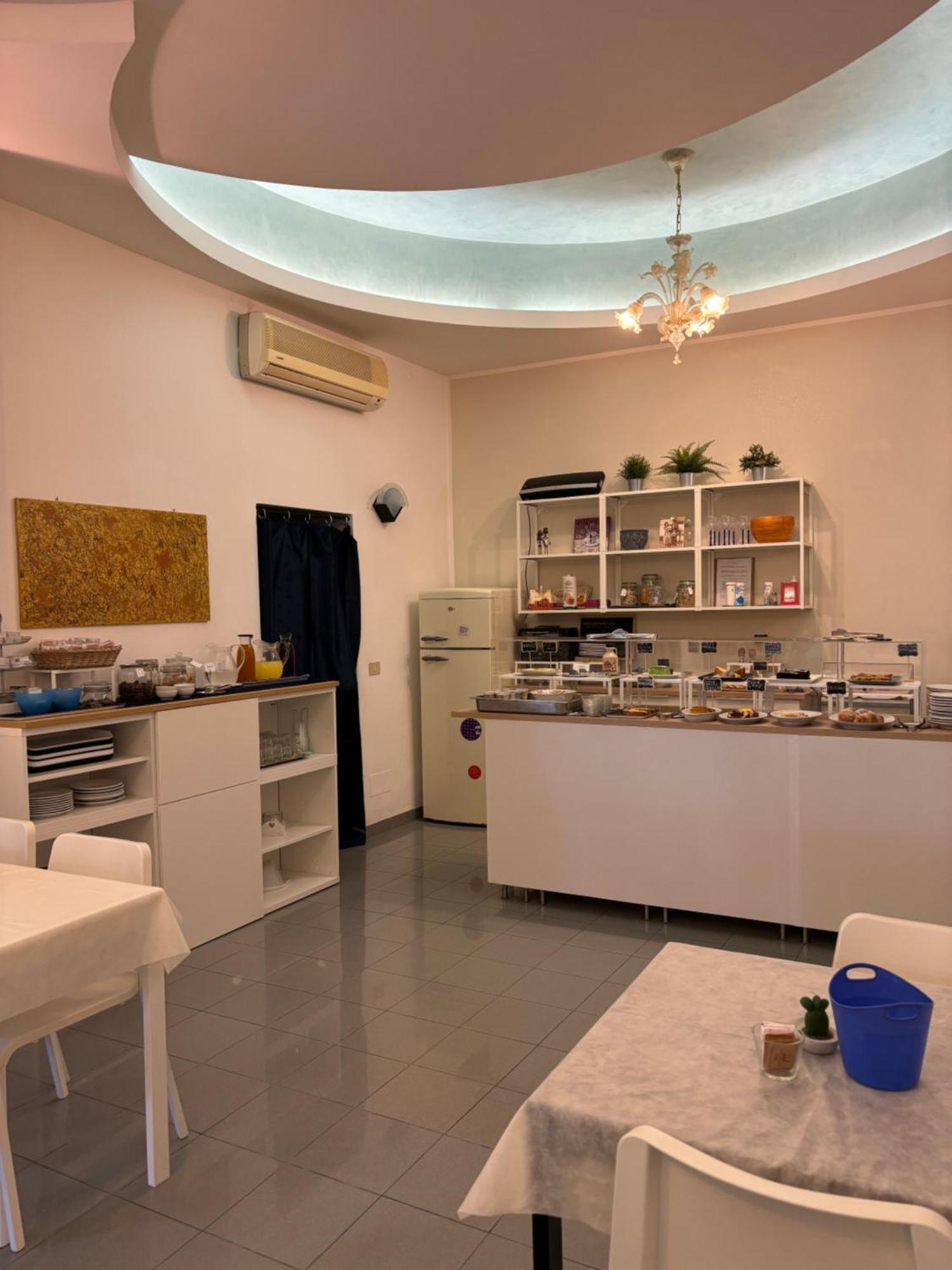 Hotel Iride Suite & Breakfast- Ideale Per Famiglie E Coppie Riccione Exteriör bild