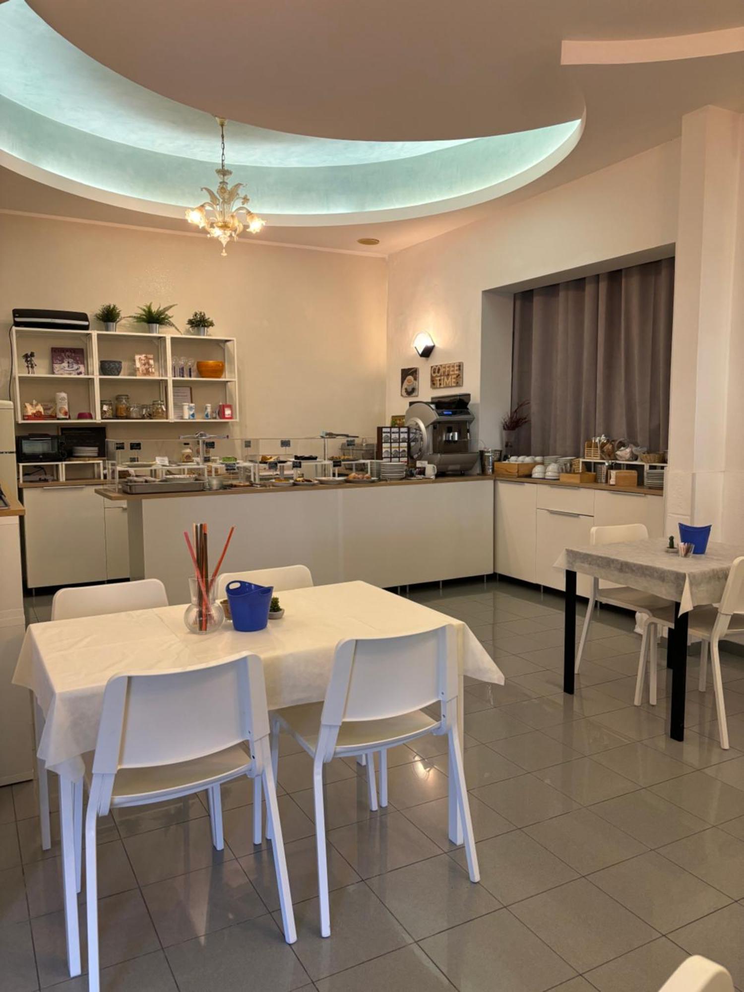 Hotel Iride Suite & Breakfast- Ideale Per Famiglie E Coppie Riccione Exteriör bild
