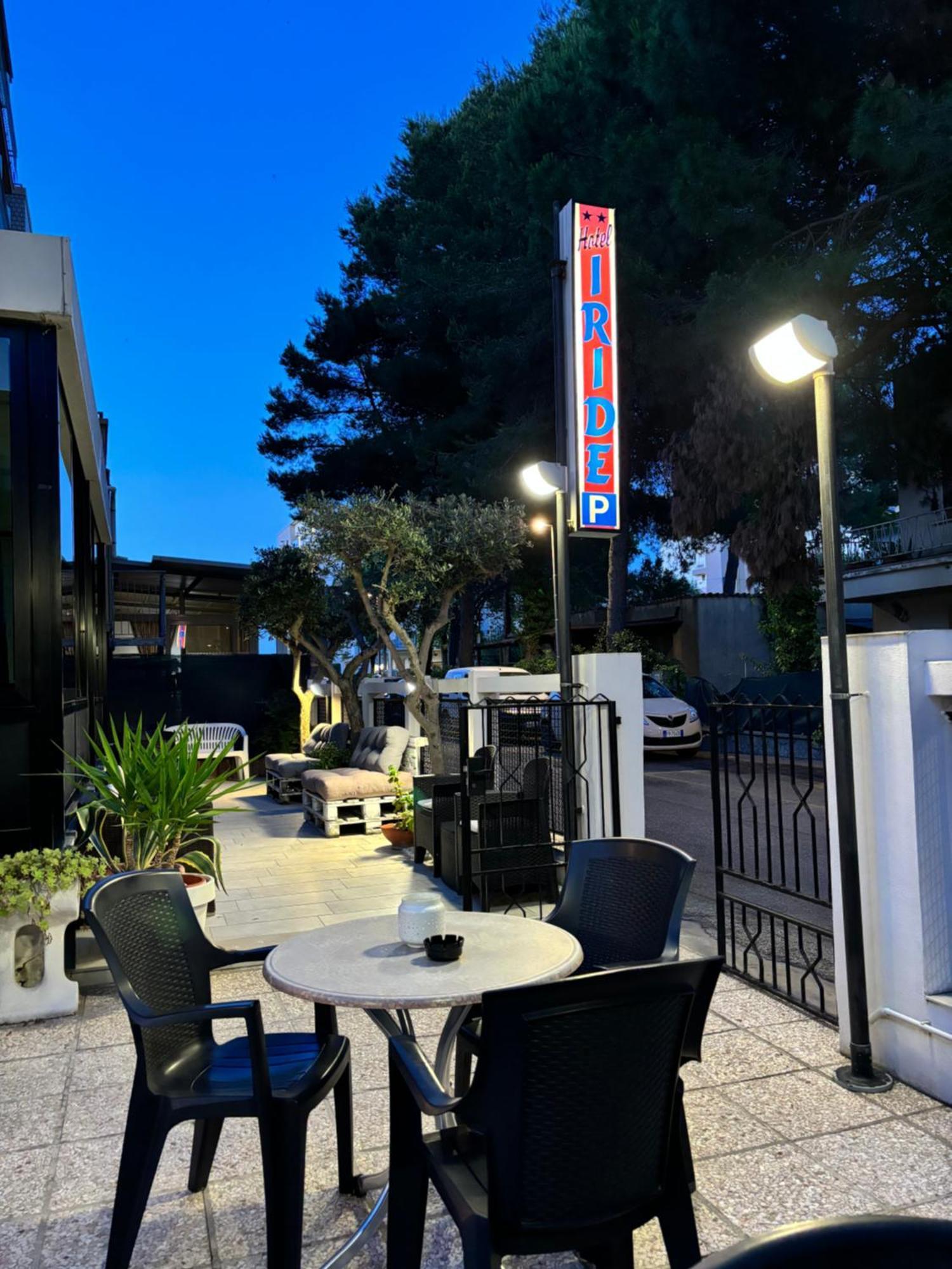 Hotel Iride Suite & Breakfast- Ideale Per Famiglie E Coppie Riccione Exteriör bild