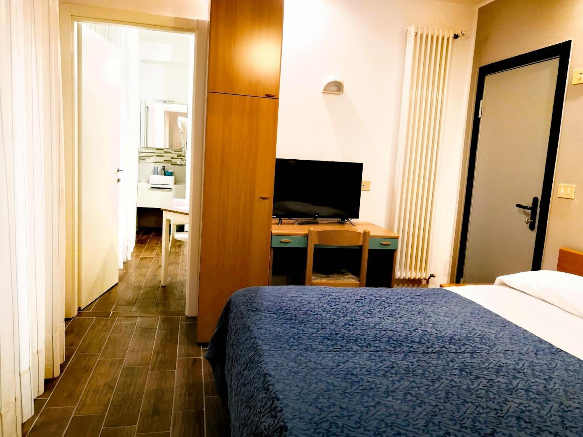 Hotel Iride Suite & Breakfast- Ideale Per Famiglie E Coppie Riccione Exteriör bild