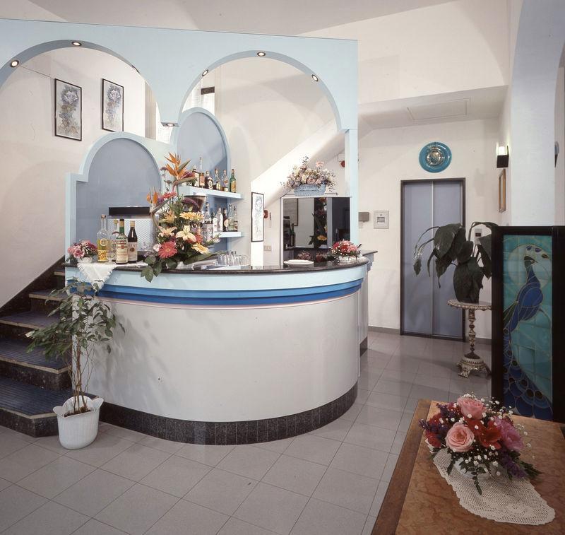 Hotel Iride Suite & Breakfast- Ideale Per Famiglie E Coppie Riccione Exteriör bild