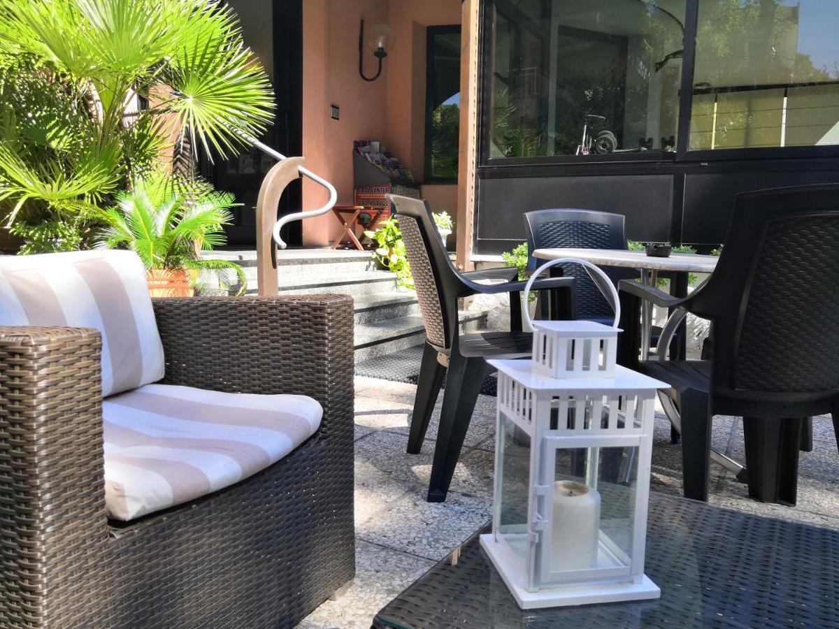 Hotel Iride Suite & Breakfast- Ideale Per Famiglie E Coppie Riccione Exteriör bild